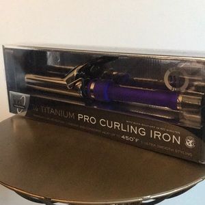 Ion Titanium Curling Iron 1 1/2” Barrel